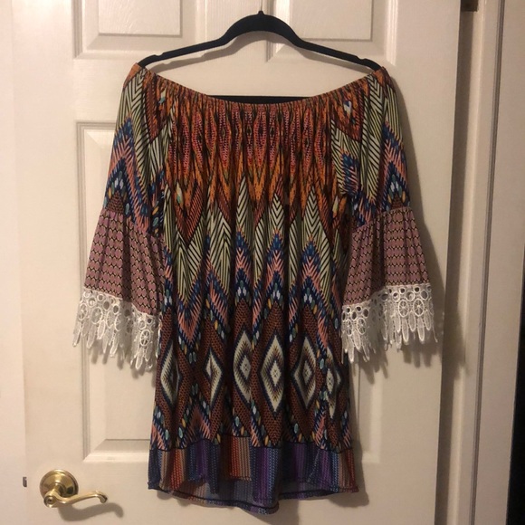 WinWin Tops - WinWin Off-Shoulder Blouse/Tunic (L-XL)